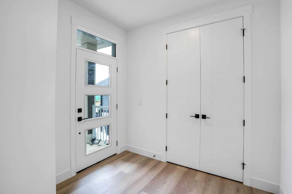 Photo of 27 Heritage Close, Cochrane, AB T4C 3G8 (MLS # A2322198)
