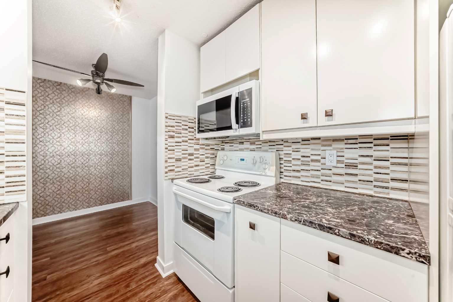 20 Dover Point SE 208