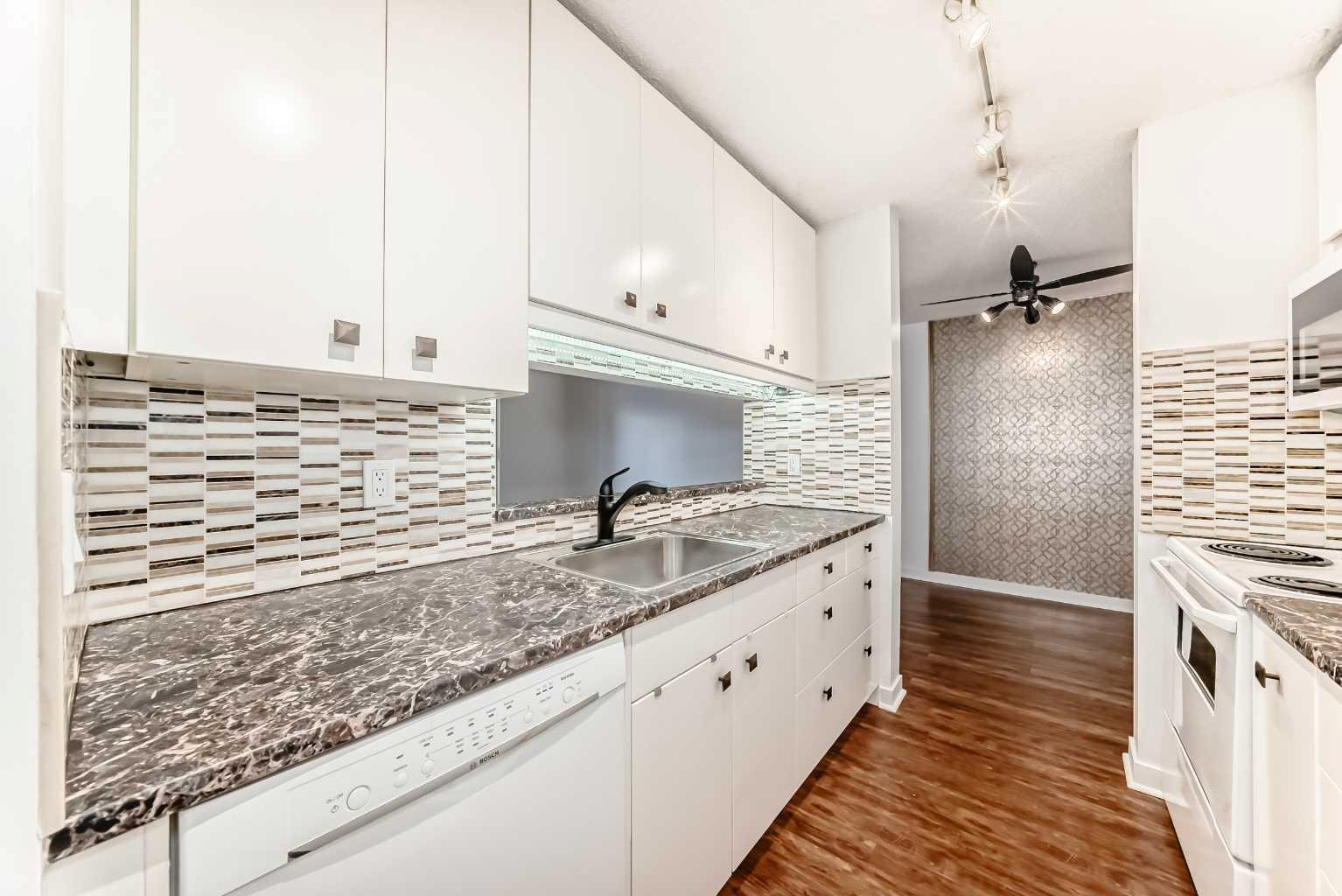 20 Dover Point SE 208