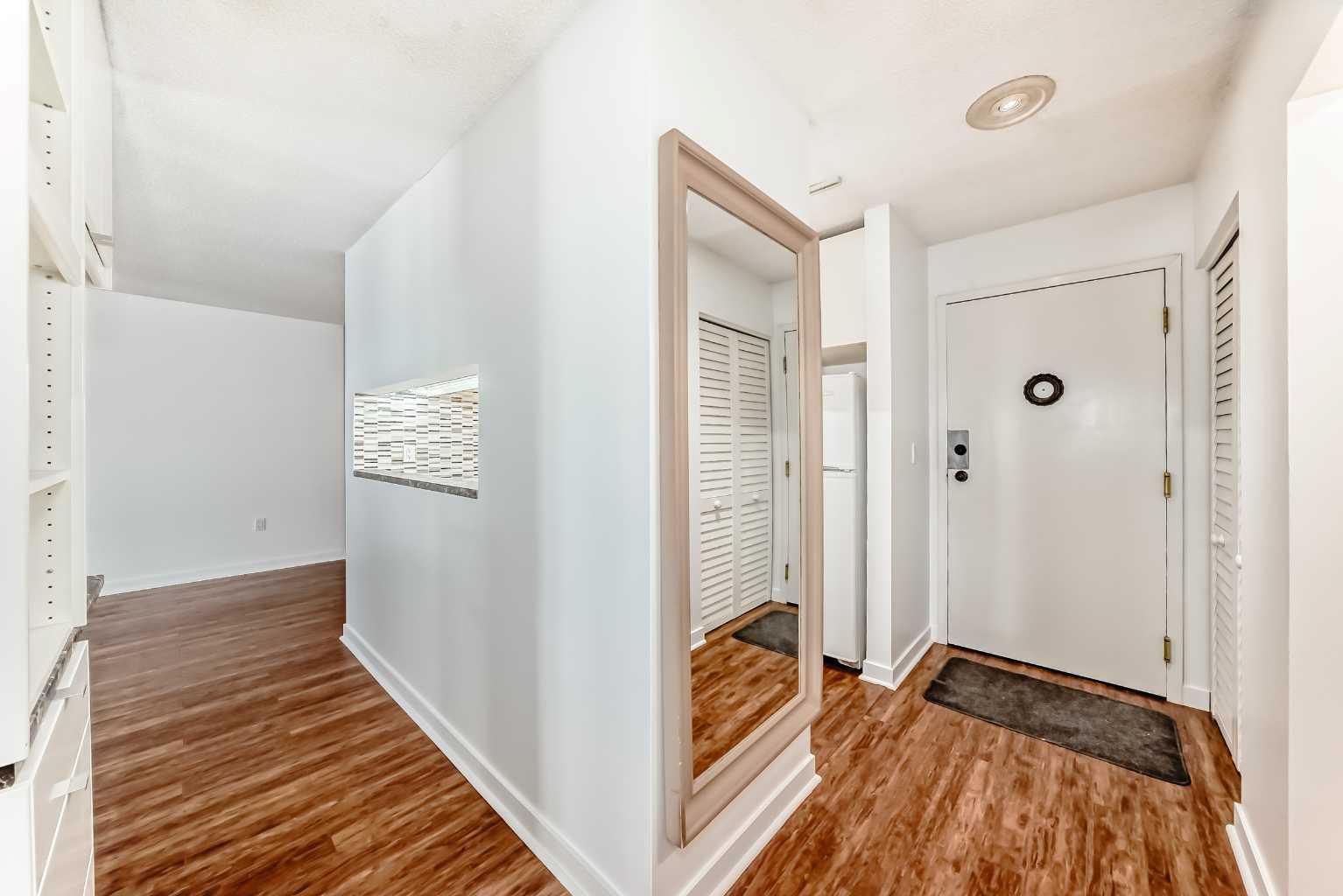 20 Dover Point SE 208