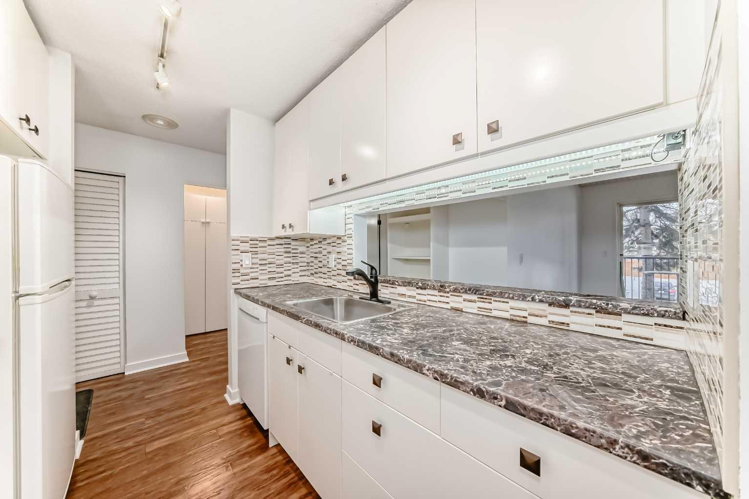 20 Dover Point SE 208