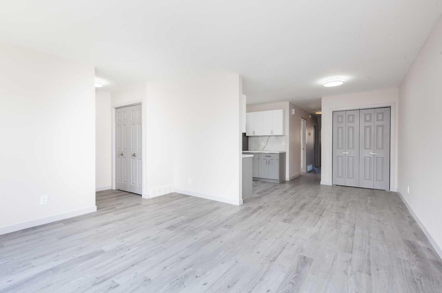 10 Cayuga Crescent W
