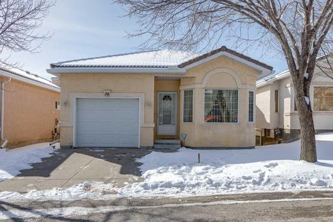 38 Scimitar Circle NW Calgary AB T3L 2C8