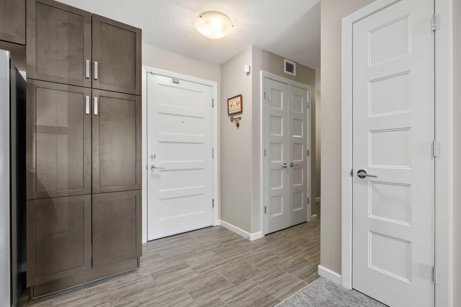 10 Market Boulevard SE 2105