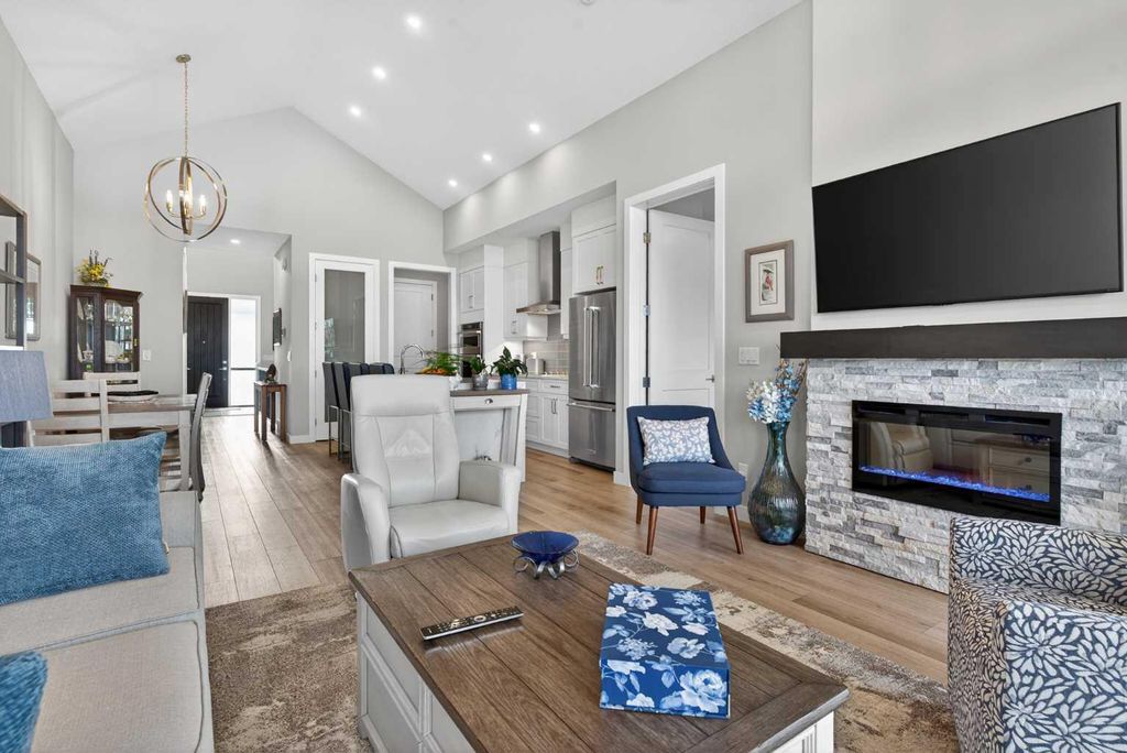 Photo of 206 Crestridge Common SW, Calgary, AB T3B 6J5 (MLS # A2284748)