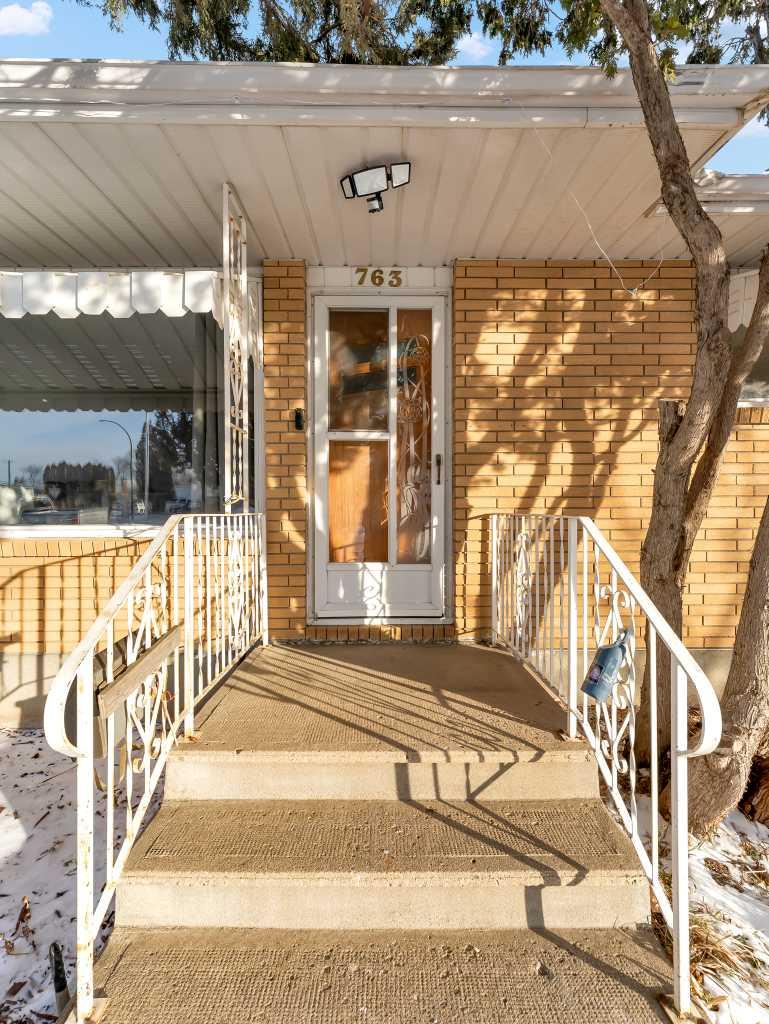 763 Bassett Crescent NW