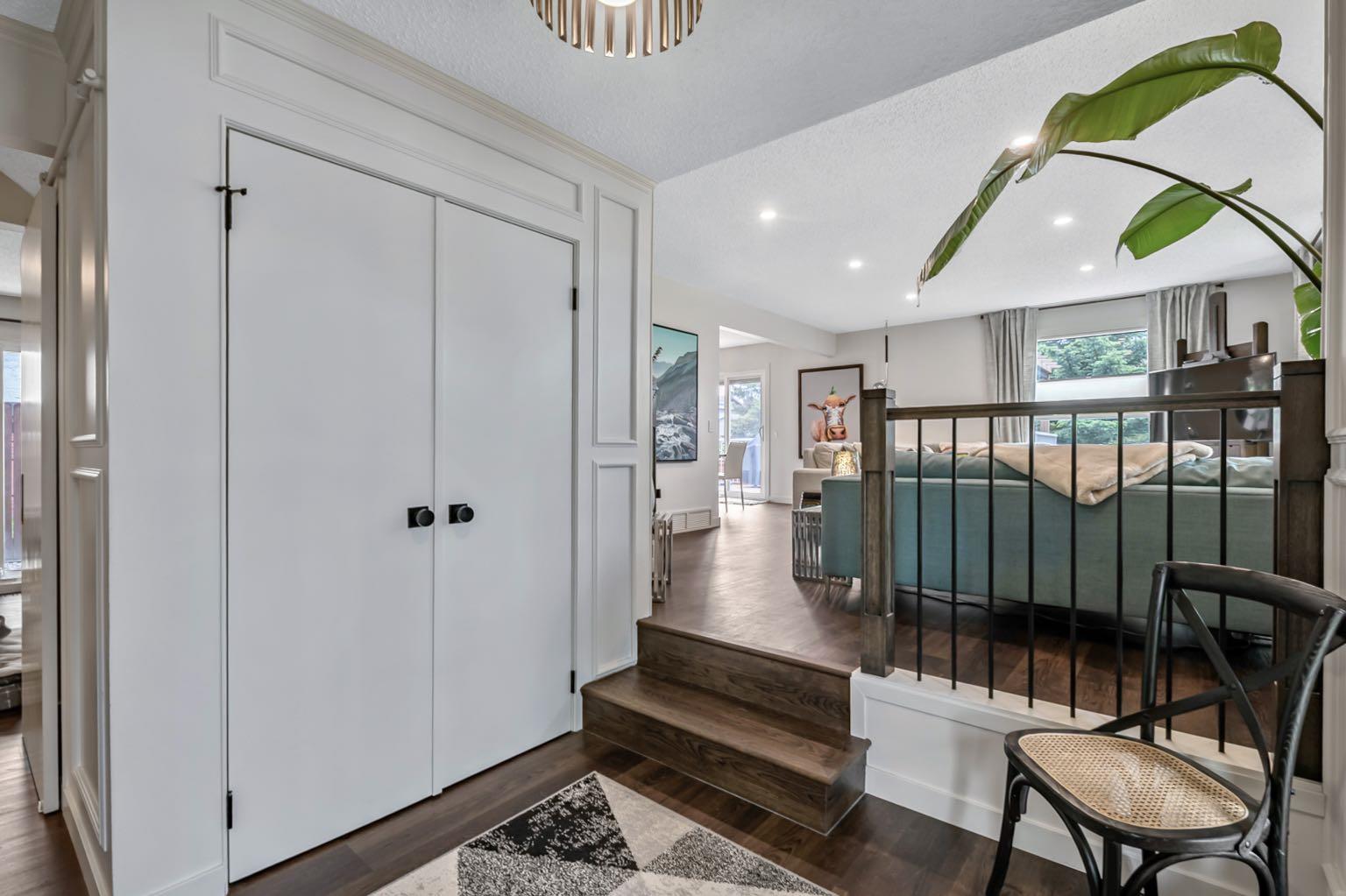 263 Silvergrove Place NW