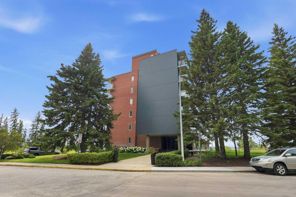 Photo of 3339 Rideau Place SW #203/204, Calgary, AB T2S 1Z5 (MLS # A2348886)