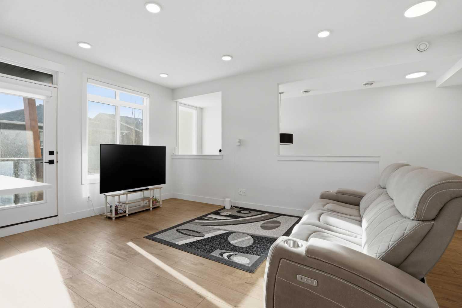 10060 46 Street NE 402