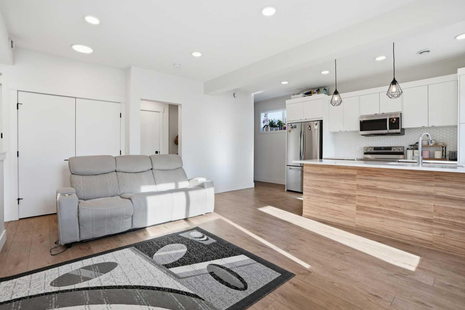 10060 46 Street NE 402