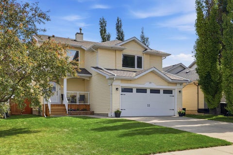 Photo of 135 Douglas Woods Hill SE, Calgary, AB T2Z 3B2 (MLS # A2330200)