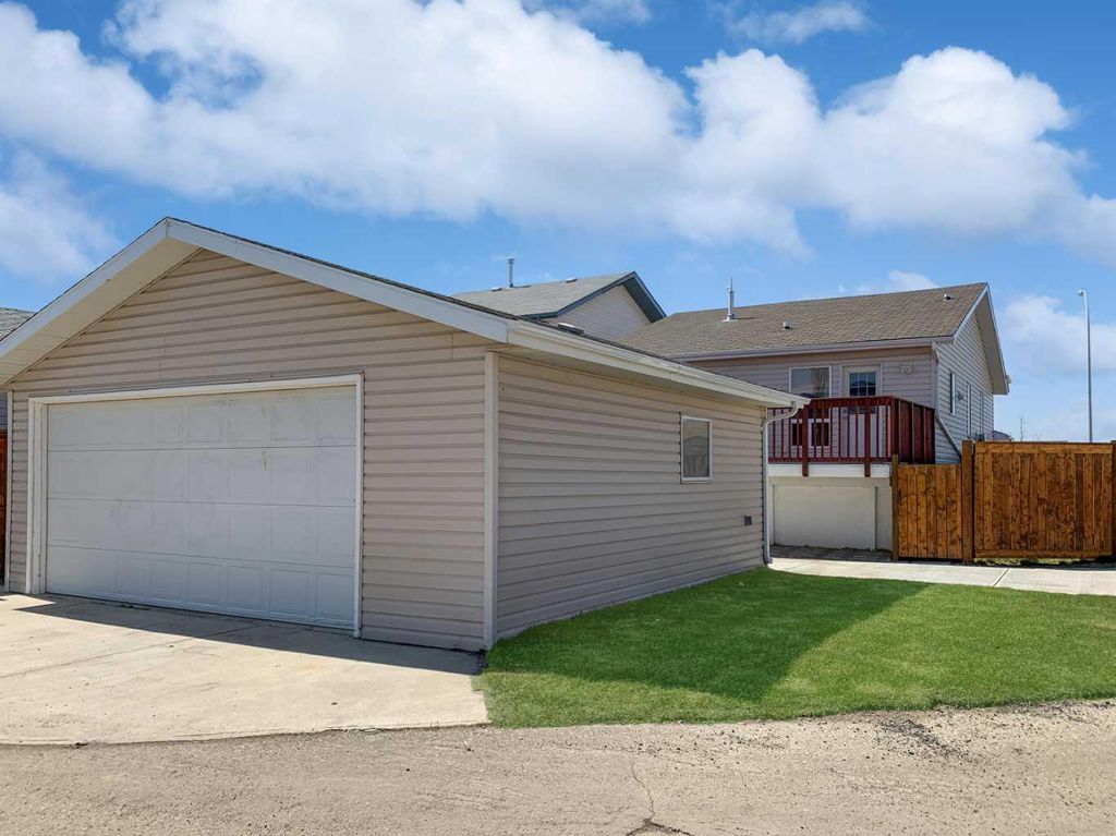 Photo of 12517 97B Street #B, Grande Prairie, AB T8V 7K4 (MLS # A2294897)
