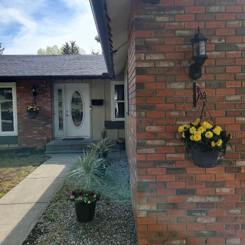 236 Midvalley Place SE