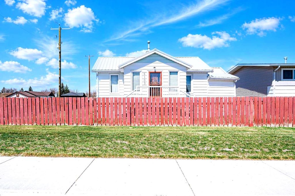 Photo of 5103 41 Ave Ave, Taber, AB T1G 1B2 (MLS # A2309107)