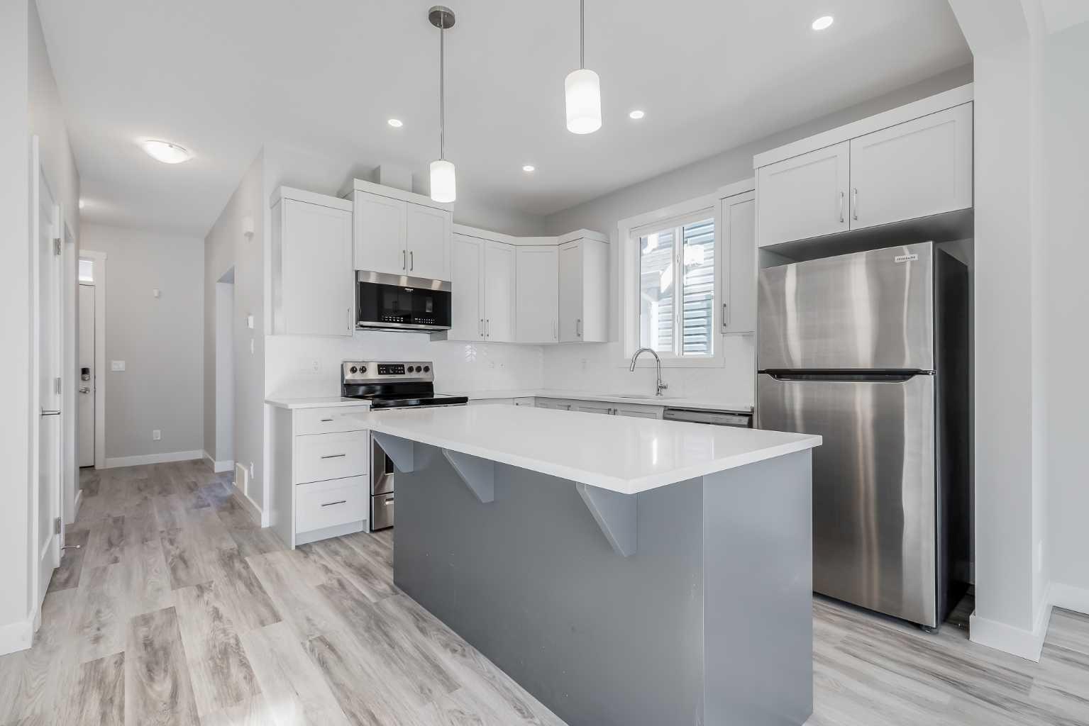 461 South Point Glen SW