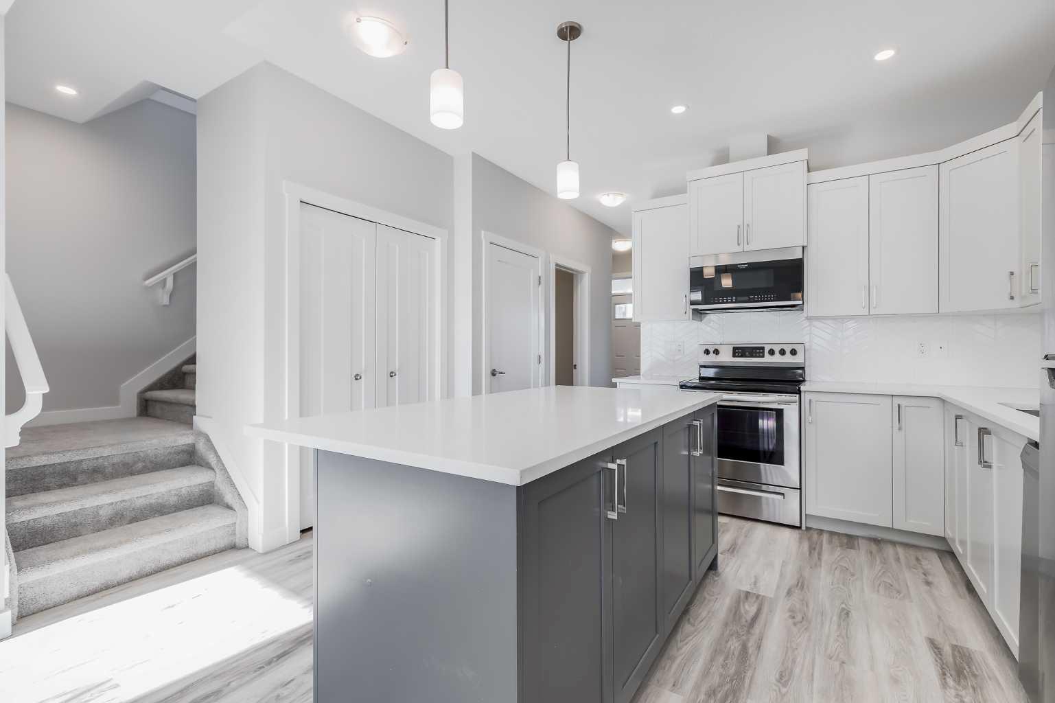 461 South Point Glen SW