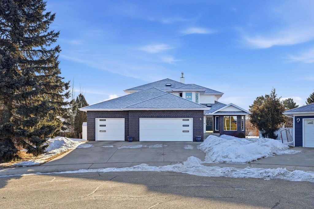 Photo of 62 Street Close #5, Stettler, AB T0C 2L0 (MLS # A2292989)