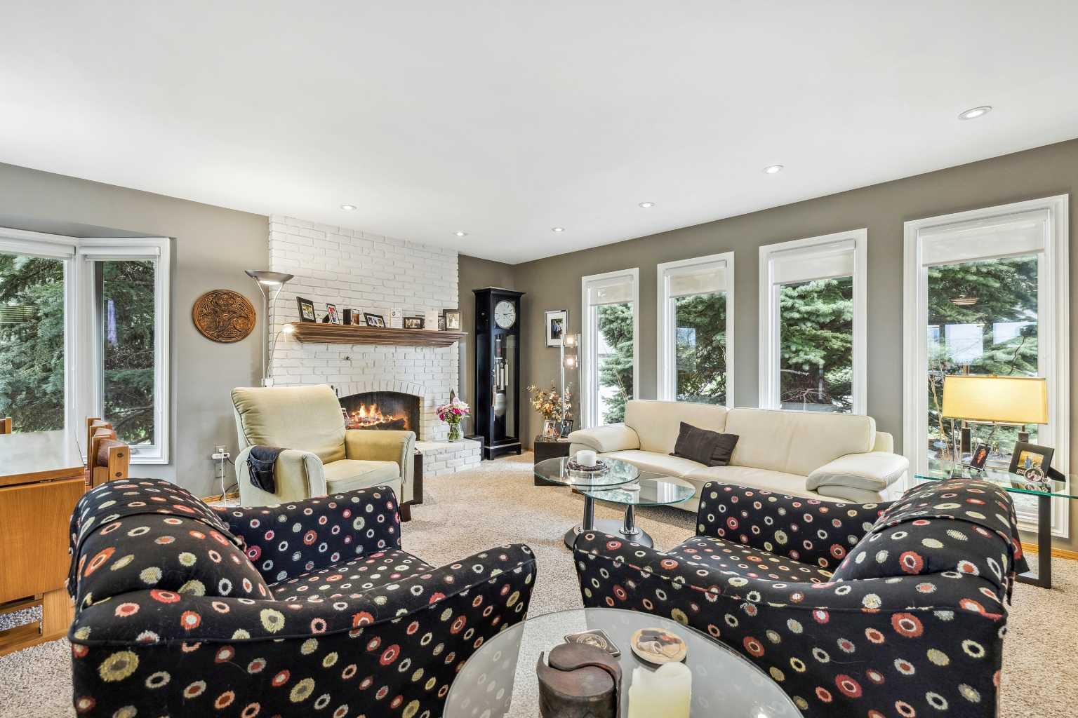 264 Parkland Crescent SE