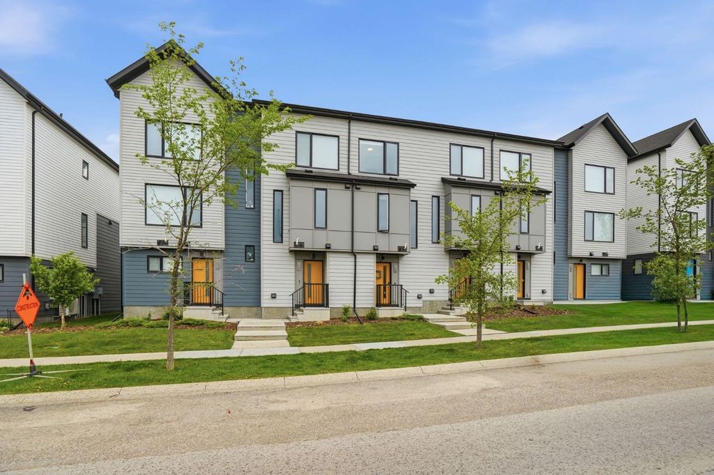 Photo of 595 Evanston Link NW, Calgary, AB T3P 1S2 (MLS # A2313409)