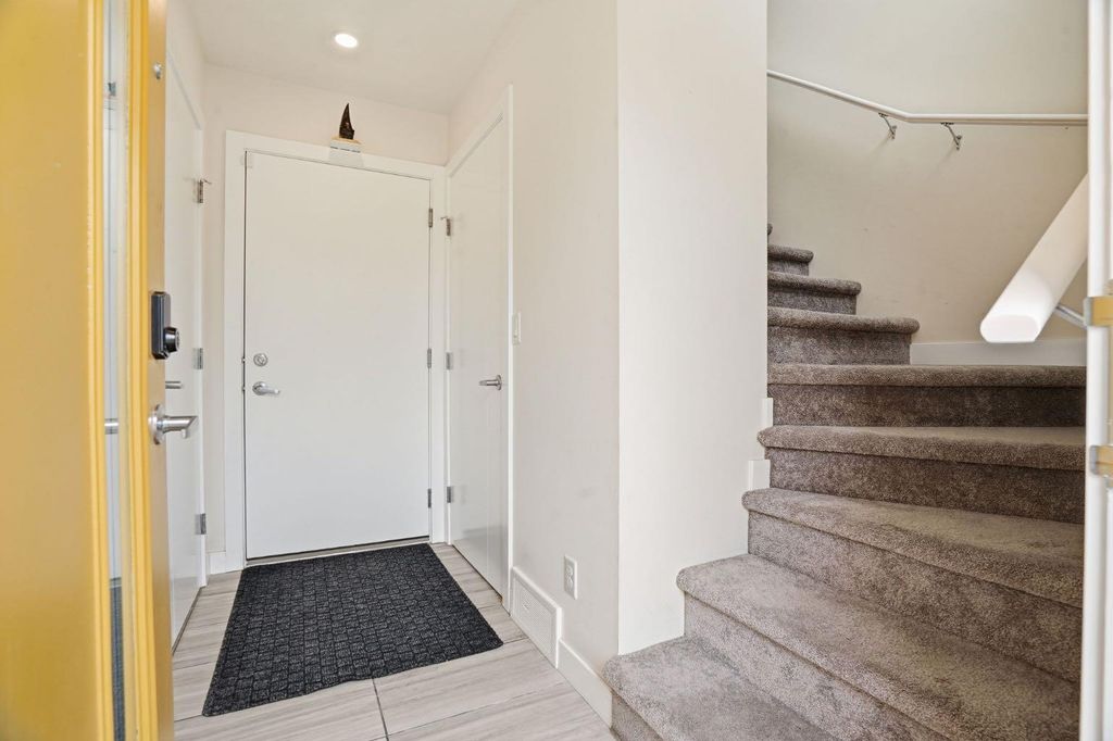 Photo of 595 Evanston Link NW, Calgary, AB T3P 1S2 (MLS # A2313409)