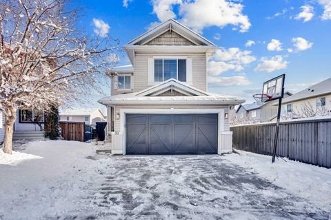 Photo of 30 new brighton Circle SE, Calgary, AB T2Z 0P7 (MLS # A2272339)