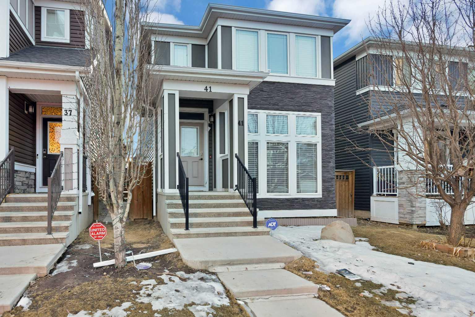 41 Red Embers Row NE