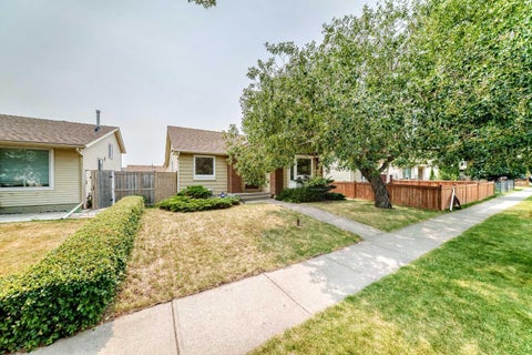 Photo of 128 Erin Woods Drive SE, Calgary, AB T2B 2S1 (MLS # A2336039)