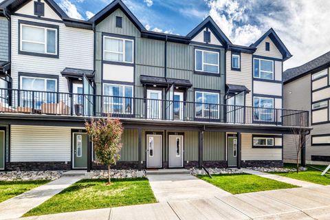 Photo of 32 Evanscrest Park NW, Calgary, AB T3P 1R3 (MLS # A2319664)