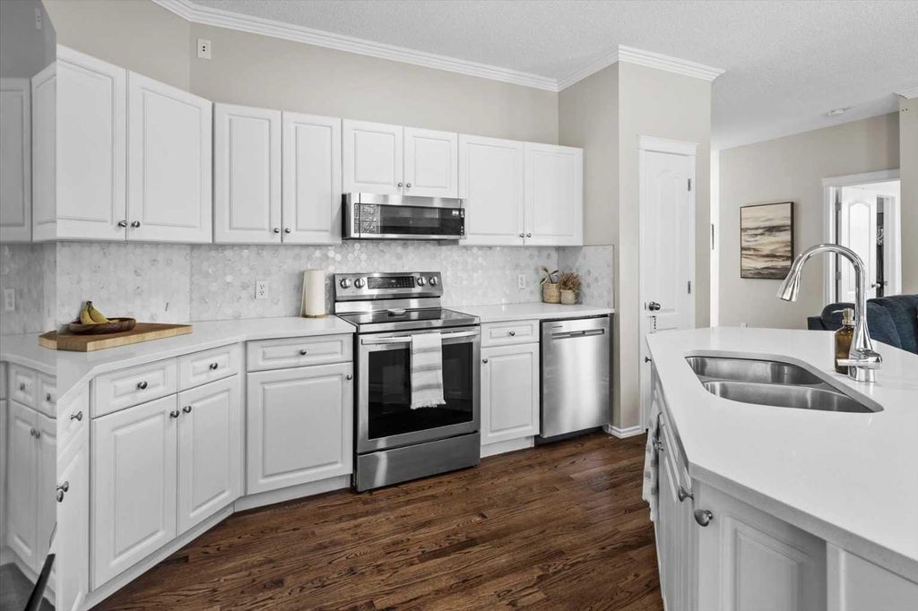 Photo of 113 Edgeridge Terrace NW, Calgary, AB T3A 6C3 (MLS # A2282403)