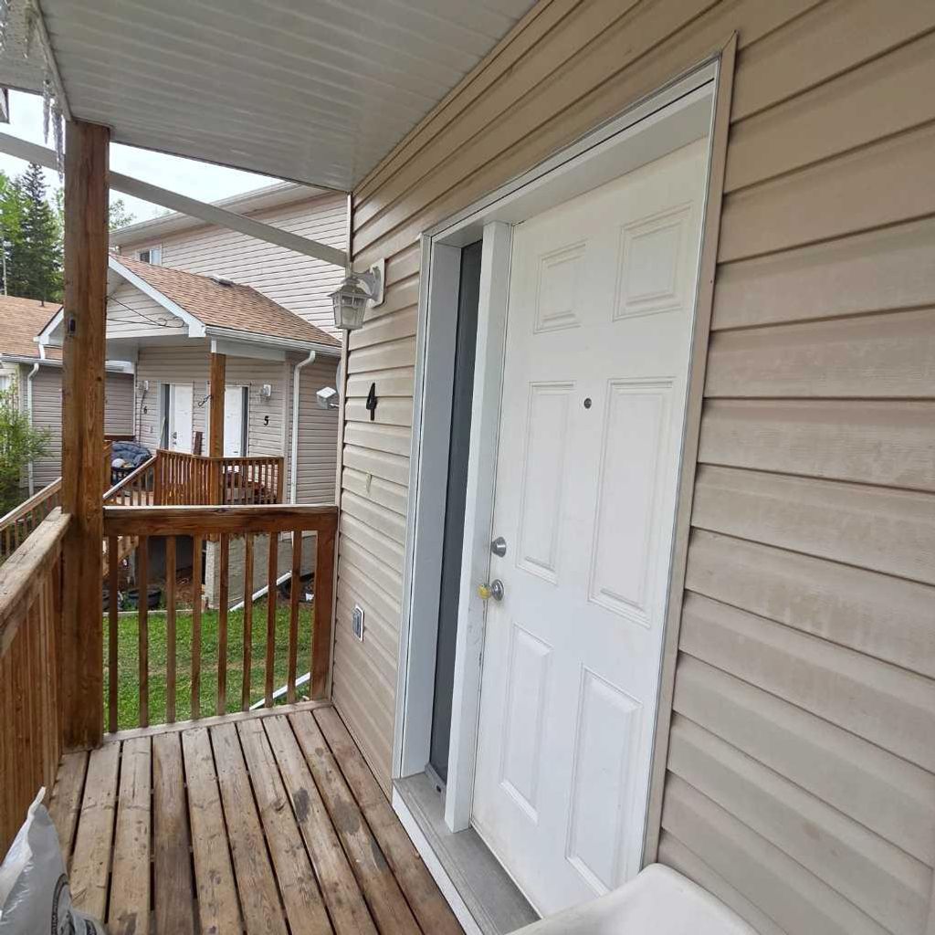 Photo of 624 41 Street St #4, Edson, AB T7E 1A4 (MLS # A2310806)