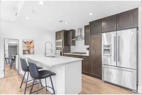 3320 3 Avenue NW 106 Calgary AB T2N 0L9