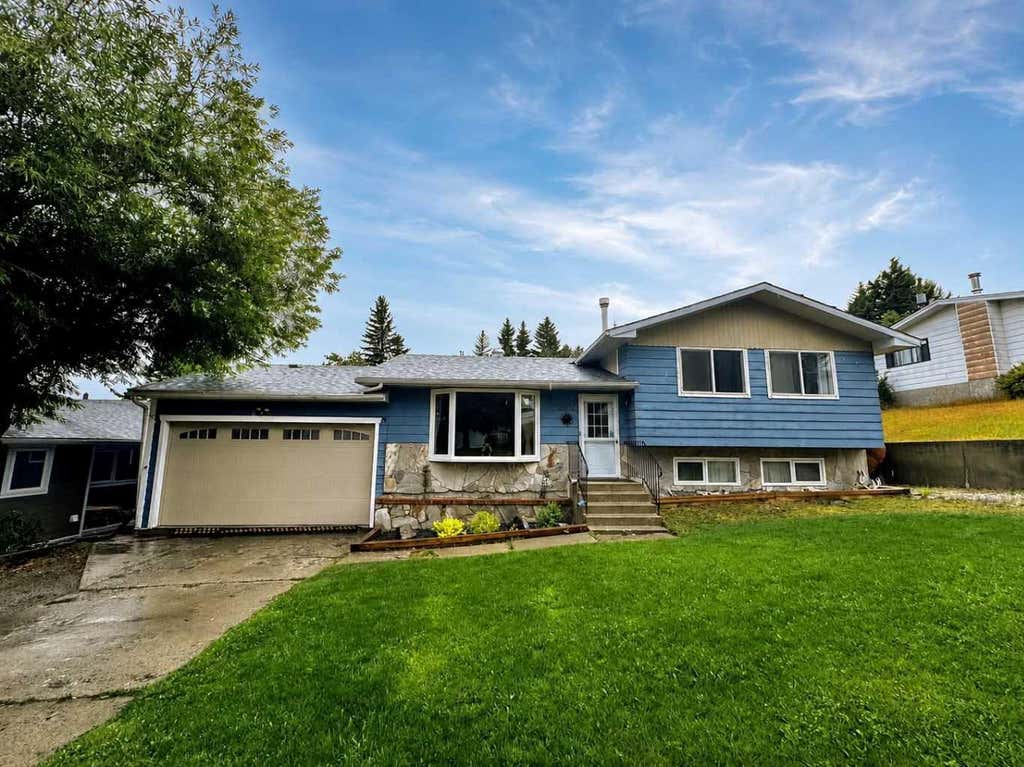 Photo of 2802 77 Street, Coleman, AB T0K 0M0 (MLS # A2337306)