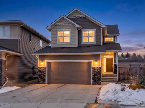 Photo of 126 Crestridge View SW, Calgary, AB T3B 1G8 (MLS # A2292278)