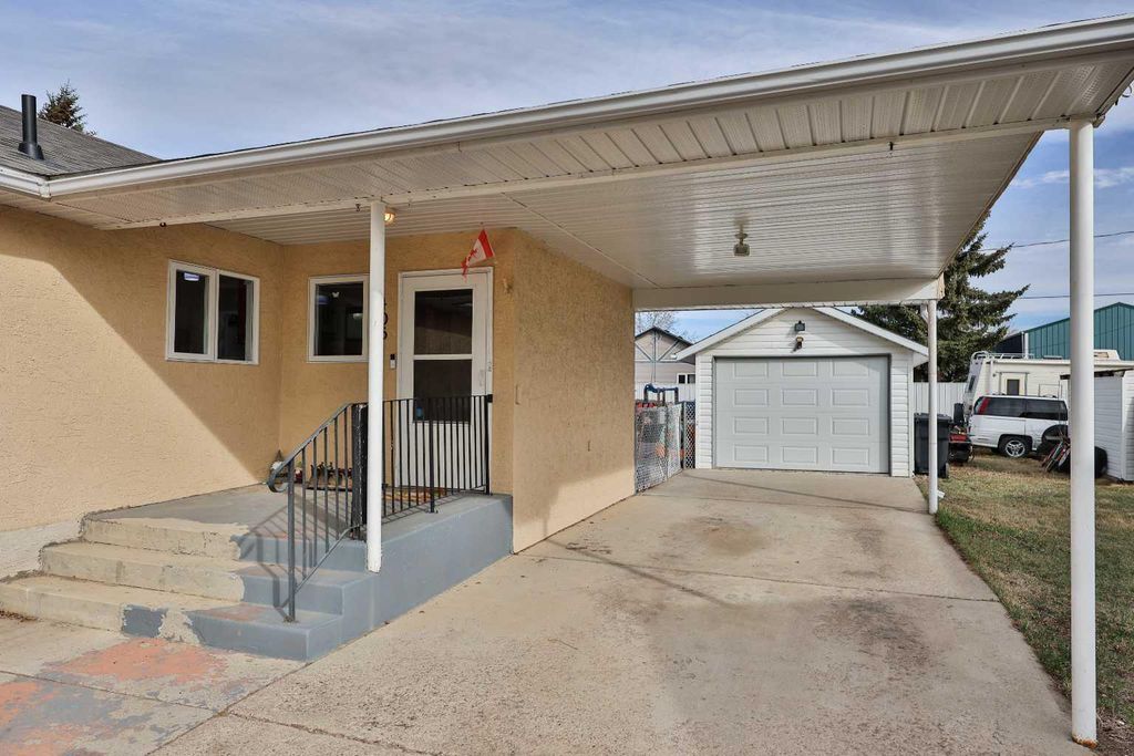 Photo of 405 5 Avenue, Warner, AB T0K 2L0 (MLS # A2294490)