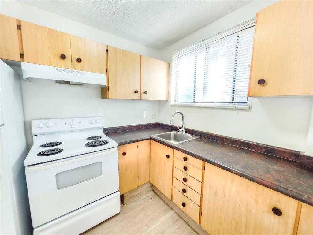 Photo of 423 3 Avenue NE, Calgary, AB T2E 0H7 (MLS # A2348121)