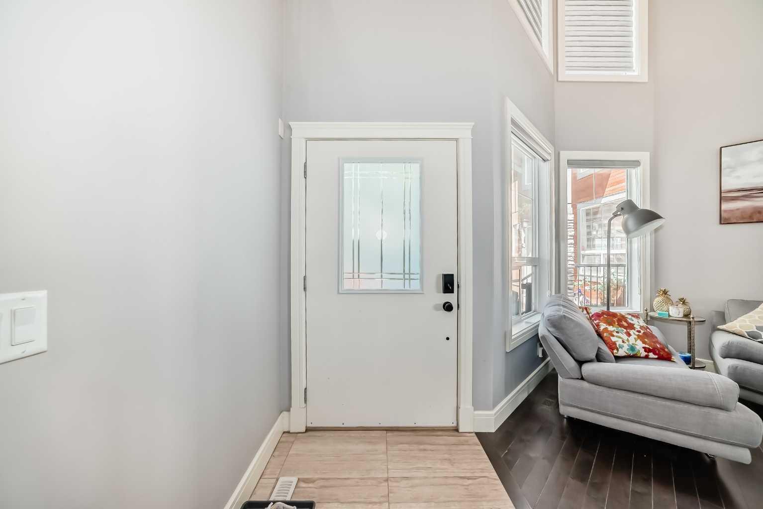 26 Saddlelake View NE