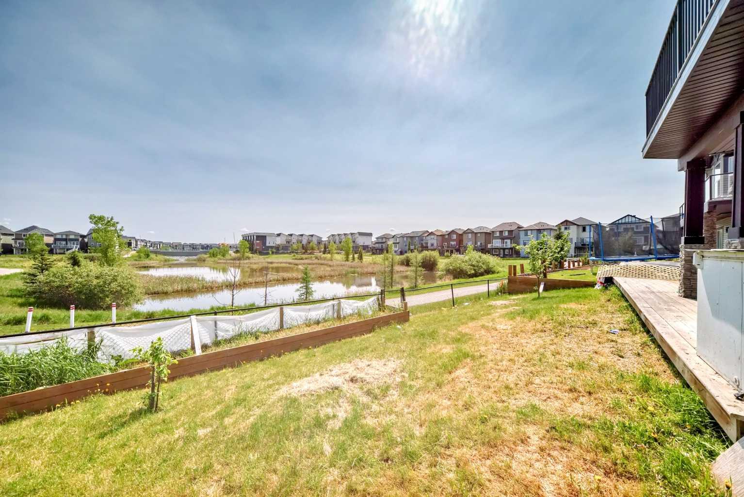 26 Saddlelake View NE