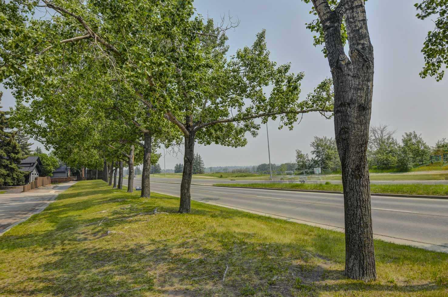 623 Lake Simcoe Close SE