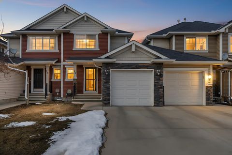 12 Cranberry Green SE Calgary AB T3M 1L5