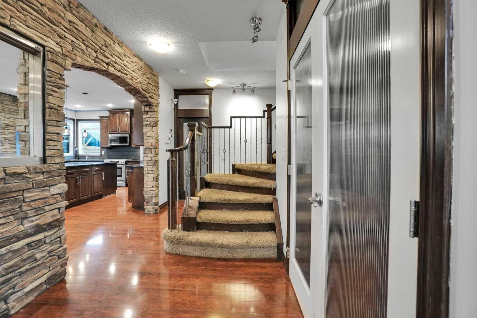 250 Kingsbury View SE