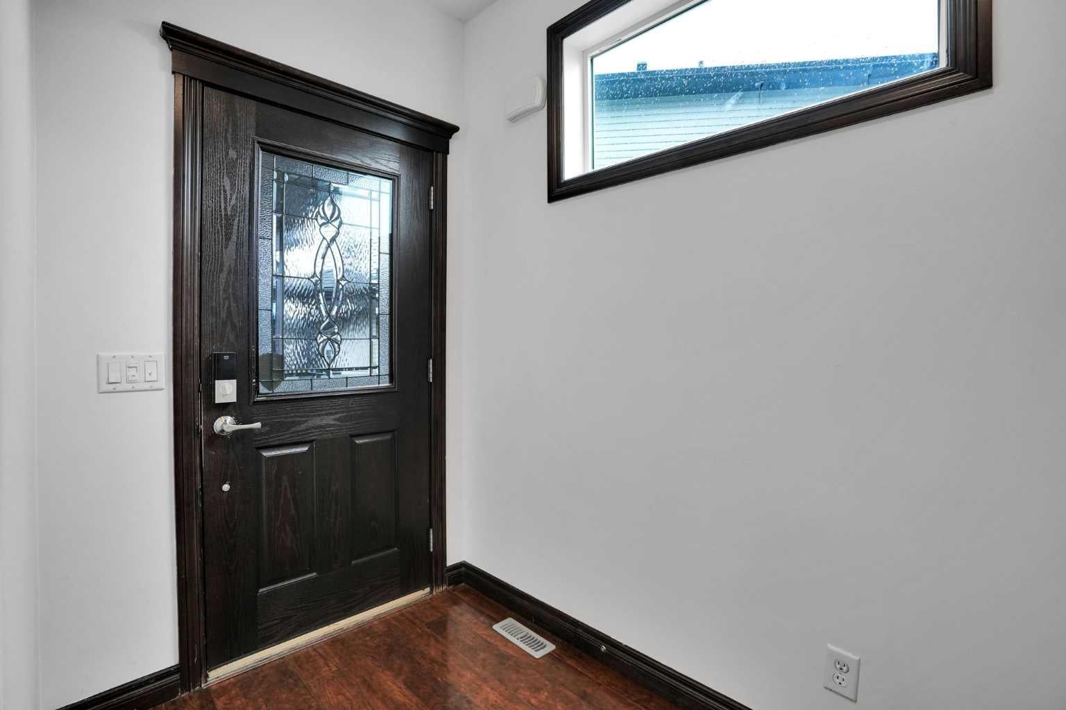 250 Kingsbury View SE
