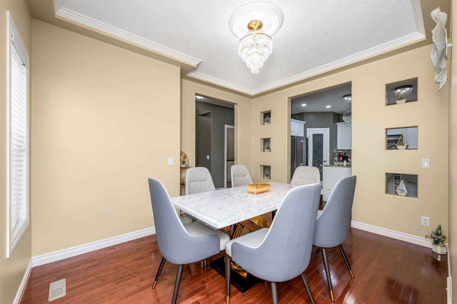 135 Kincora Drive NW