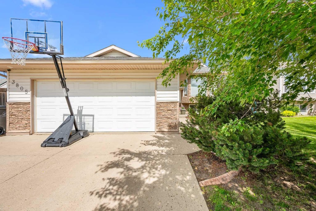 Photo of 3805 65 Avenue, Lloydminster, AB T9V 2W6 (MLS # A2324841)