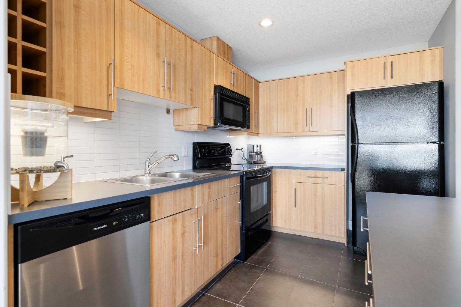55 Spruce Place SW 1204