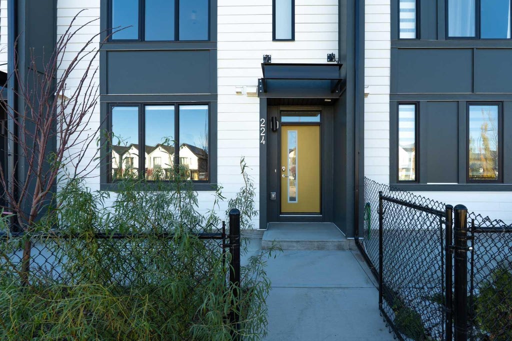 Photo of 224 South Point Greenway SW, Airdrie, AB T4B 5J3 (MLS # A2354445)