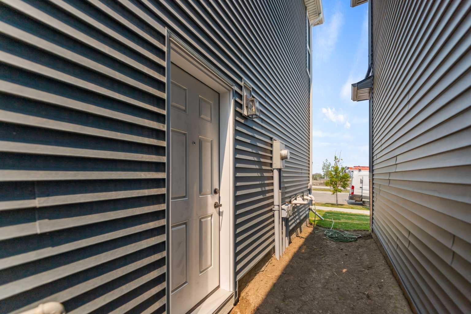 247 Lucas Gate NW