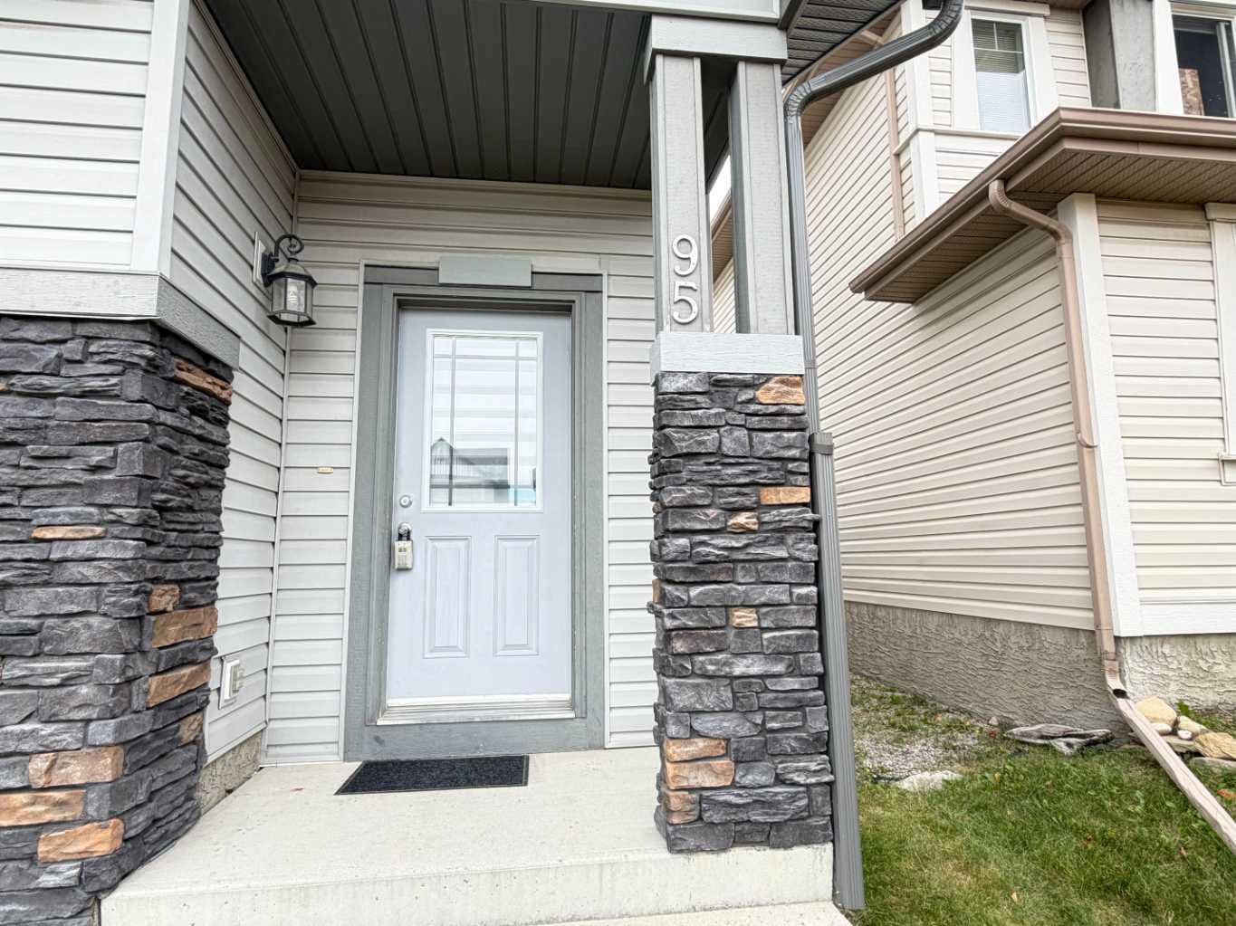 95 Panora Close NW