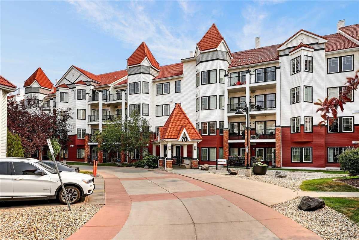 70 Royal Oak Plaza NW 303