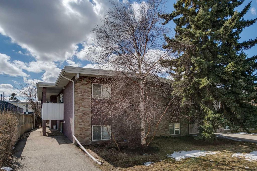 Photo of 605 67 Avenue SW #4, Calgary, AB T2V 0M3 (MLS # A2300361)