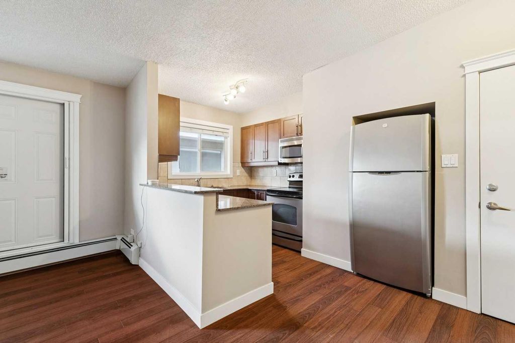 Photo of 605 67 Avenue SW #4, Calgary, AB T2V 0M3 (MLS # A2300361)